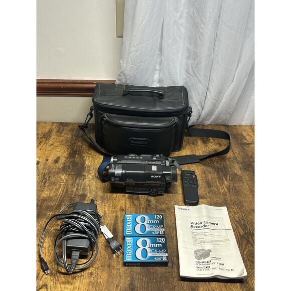 Sony Handycam CCD-TR67 8mm Video8 camera Camcorder VCR Player Bundle Works READ - Picture 1 of 16
